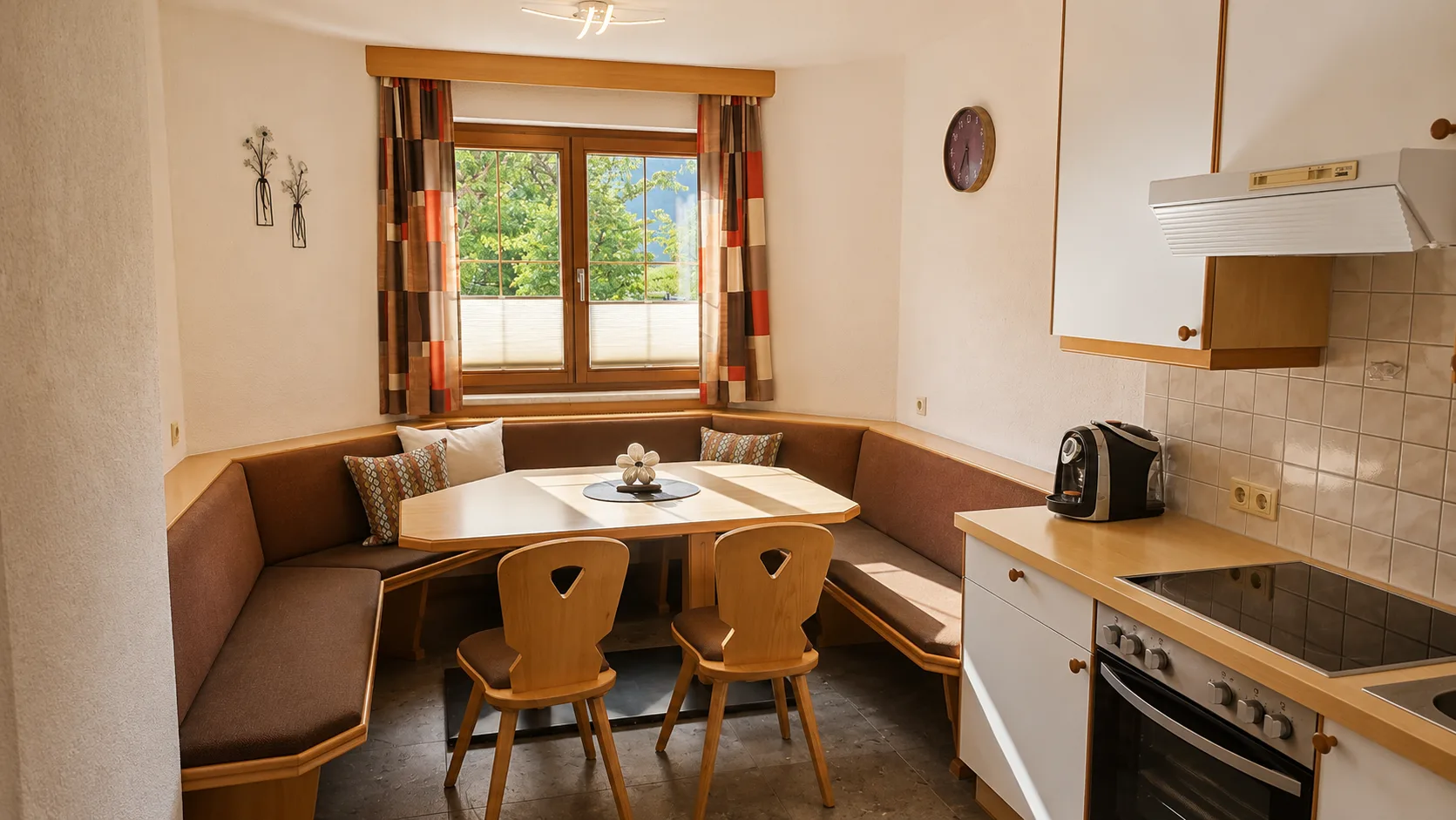 Wohnküche mit Essecke der Ferienwohnung Nr. 1